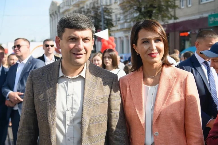 Олена Гройсман: тихе життя дружини експрем’єра